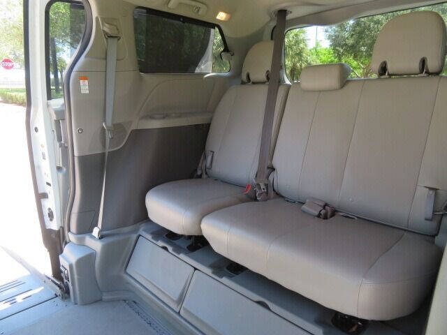 2016 Toyota Sienna LE Mobility 7-Passenger