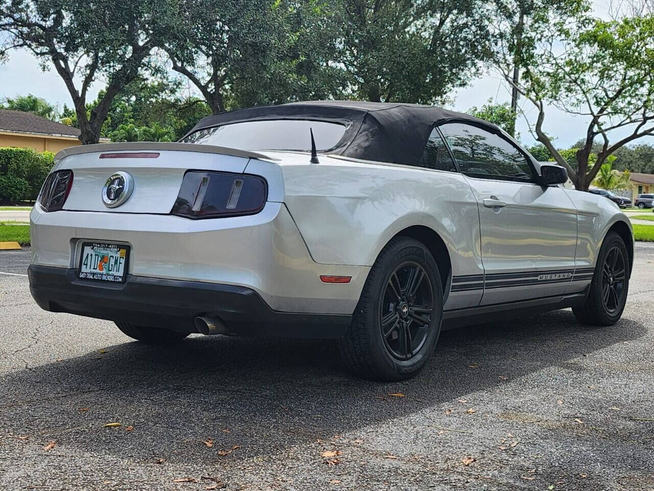 2010 FORD Mustang Convertible - $9,995