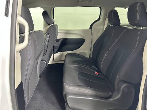 2021 Chrysler Voyager L