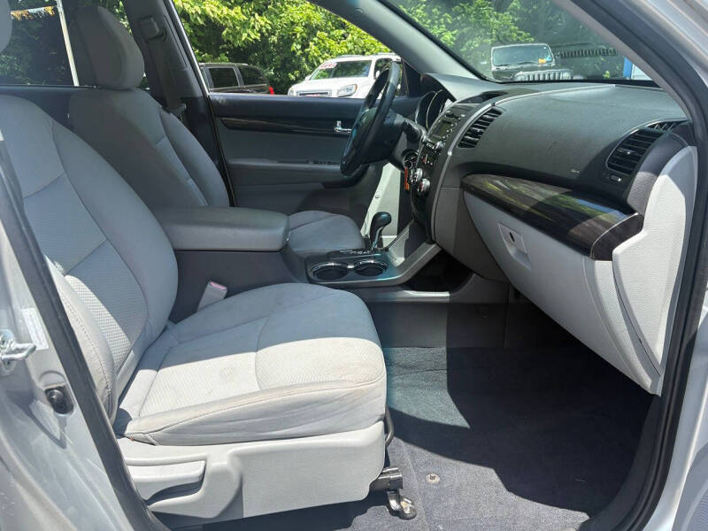 2011 Kia Sorento LX