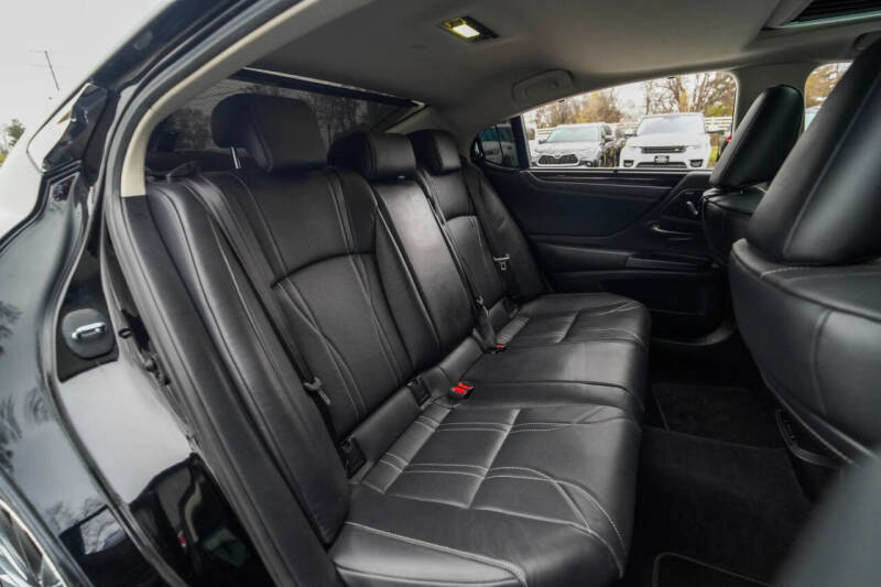 2020 Lexus ES 300h Ultra Luxury