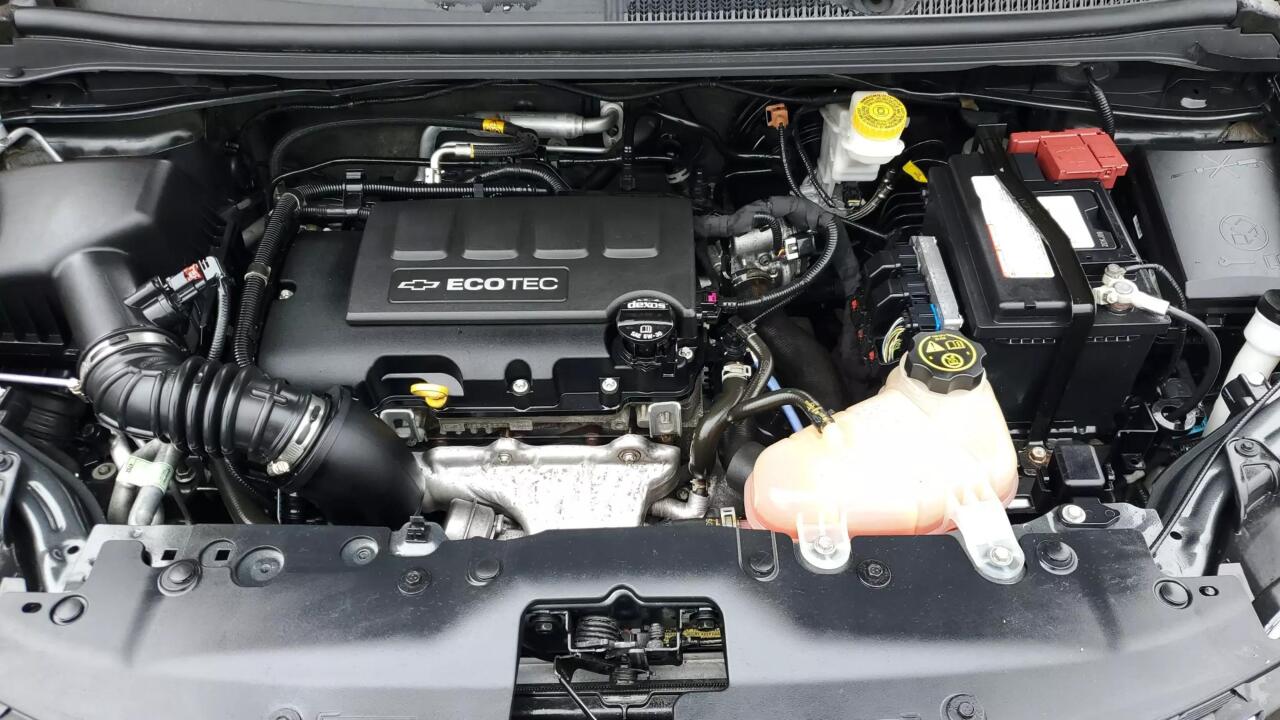 2017 Chevrolet Sonic LT Auto 4dr Hatchback 8