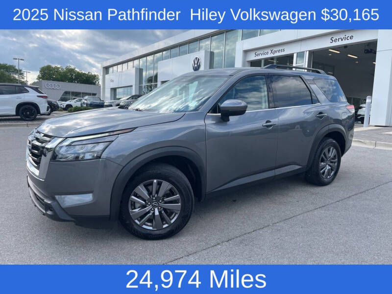 2025 Nissan Pathfinder SV