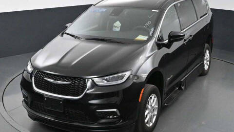 2024 Chrysler Pacifica Touring