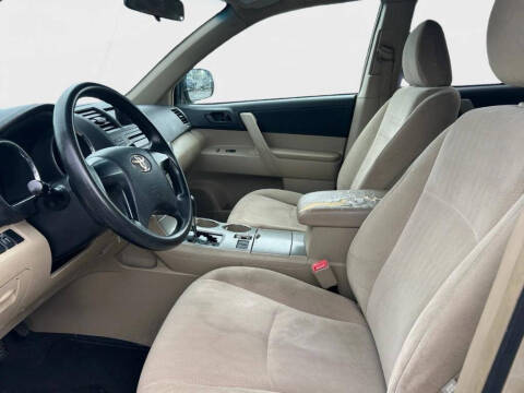 2012 Toyota Highlander SE