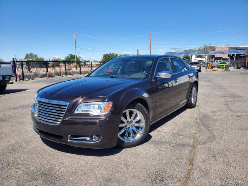 2013 Chrysler 300 for sale at GREAT CHOICE AUTO SALES LLP in Albuquerque NM