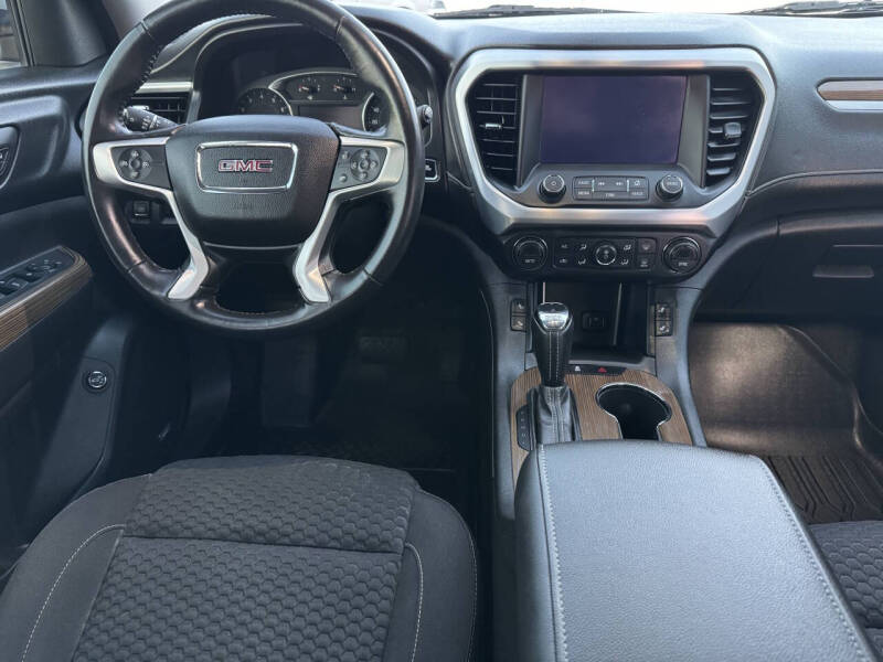 2017 GMC Acadia SLE-2