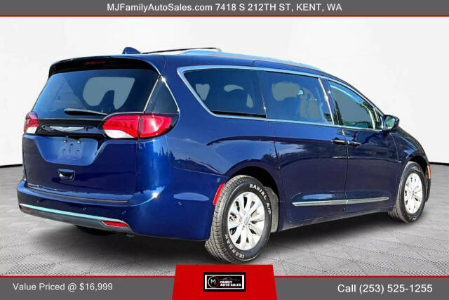 2018 Chrysler Pacifica for sale at MJ FAMILY AUTO SALES in Kent, WA