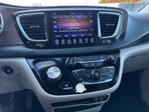 2017 Chrysler Pacifica Touring-L Plus