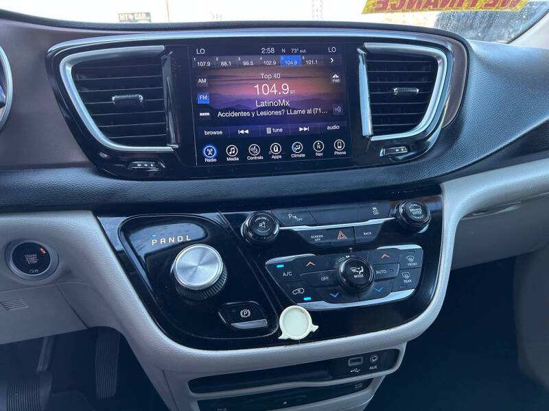 2017 Chrysler Pacifica Touring-L Plus