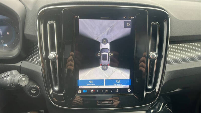 2025 Volvo XC40 B5 Plus Dark Theme