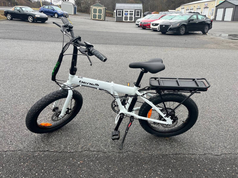 2025 Benelli E-Fold 500