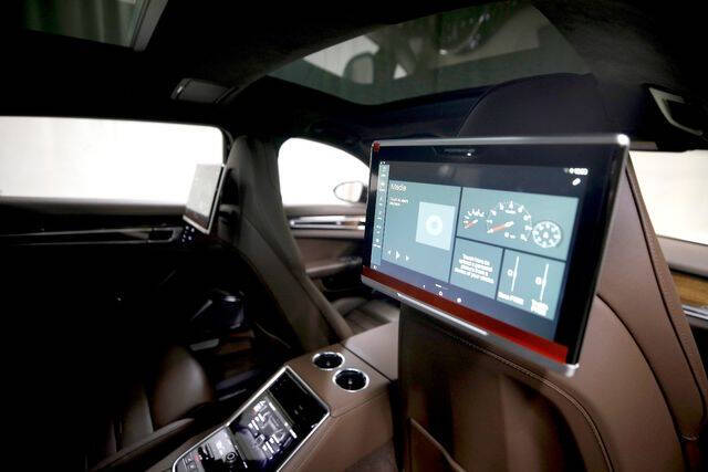 2018 Porsche Panamera 4 Executive