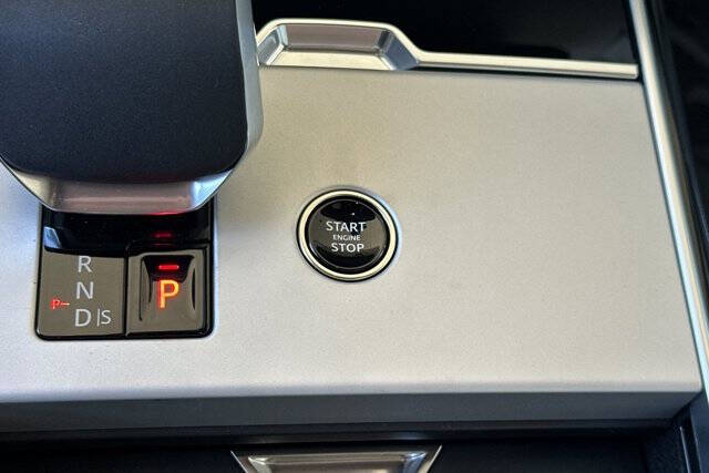 2025 Land Rover Range Rover P400 SE LWB