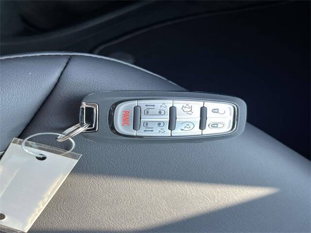 2026 Chrysler Voyager LX