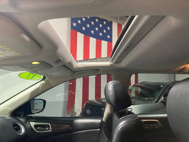 2017 Nissan Pathfinder Platinum