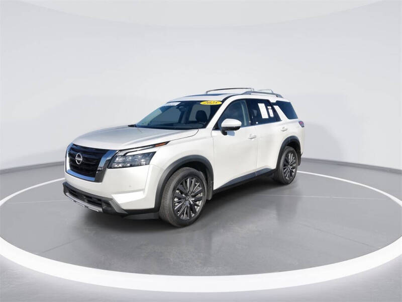 2025 Nissan Pathfinder SL