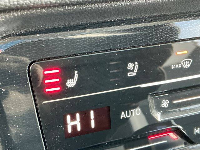 2025 Volkswagen Taos SEL 4Motion