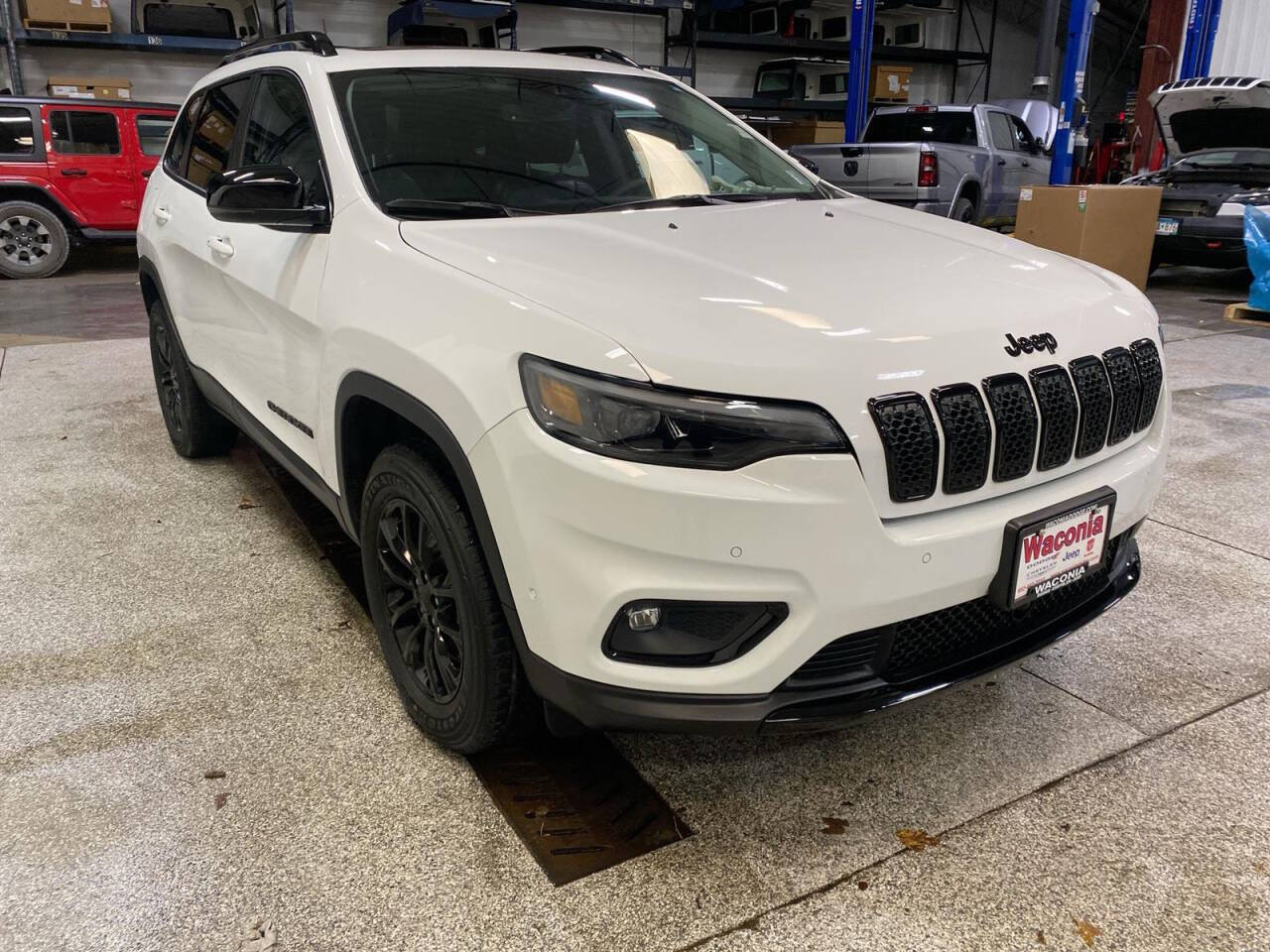 2023 Jeep Cherokee for sale at Victoria Auto Sales in Victoria, MN