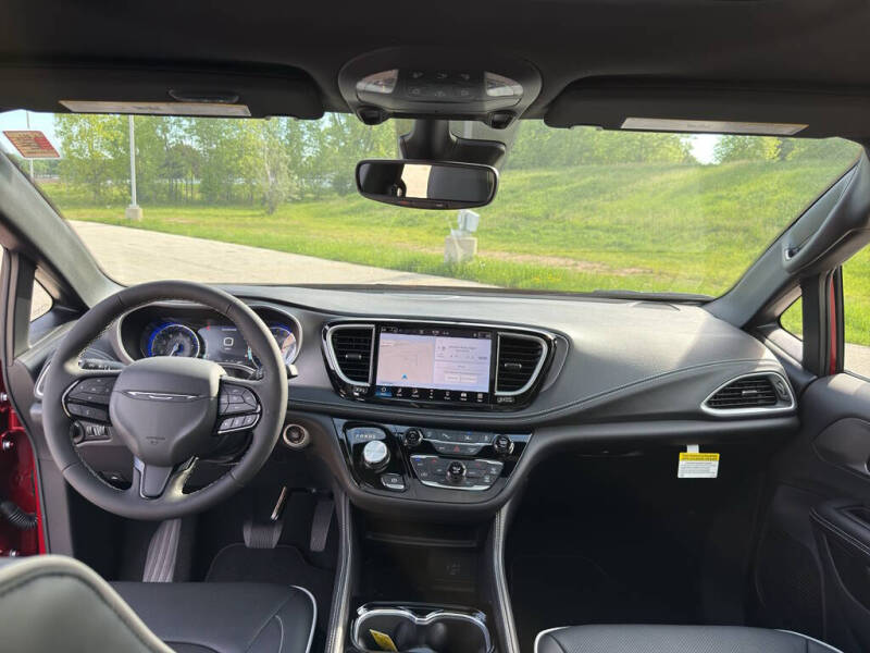 2027 Chrysler Pacifica Limited
