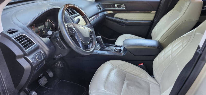 2017 Ford Explorer Platinum