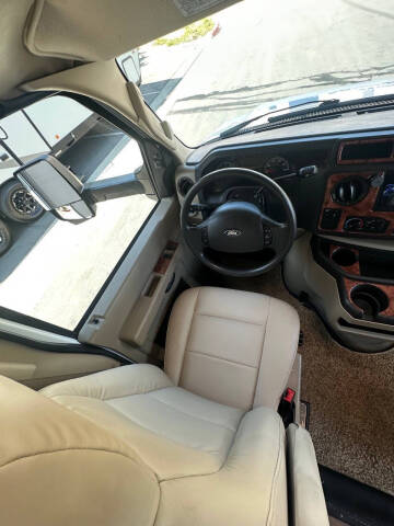 2014 Thor Motor Coach CHATEAU 31L