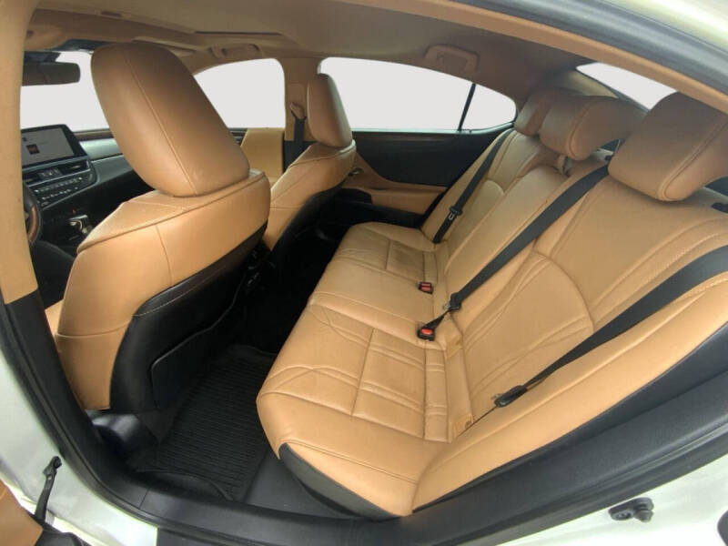 2023 Lexus ES 300h Luxury