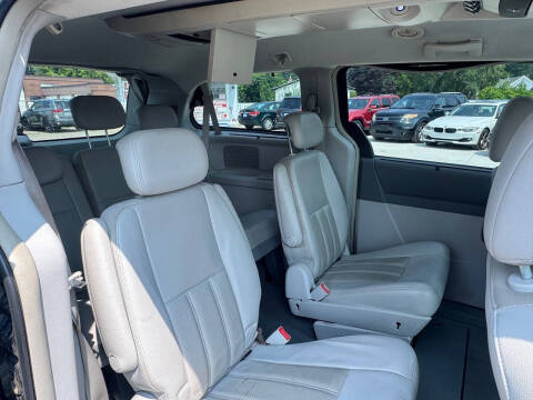 2009 Chrysler Town and Country Touring