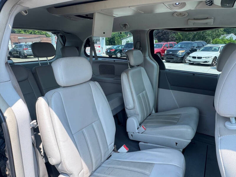 2009 Chrysler Town and Country Touring