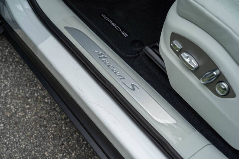 2025 Porsche Macan S