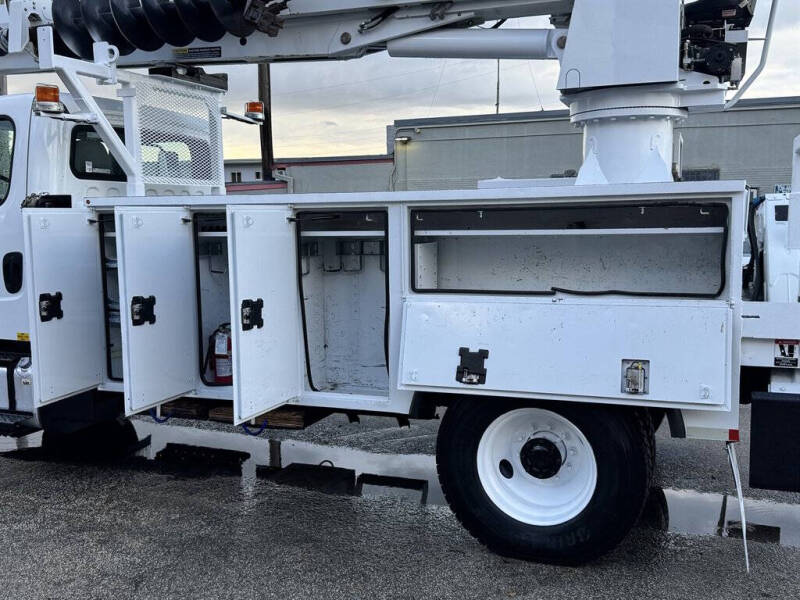 2019 Freightliner M2 106