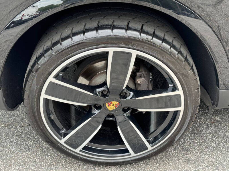 2023 Porsche Cayenne Platinum Edition
