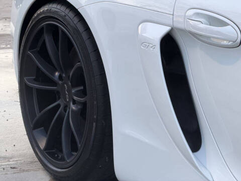 2016 Porsche Cayman GT4