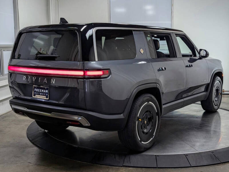 2025 Rivian R1S