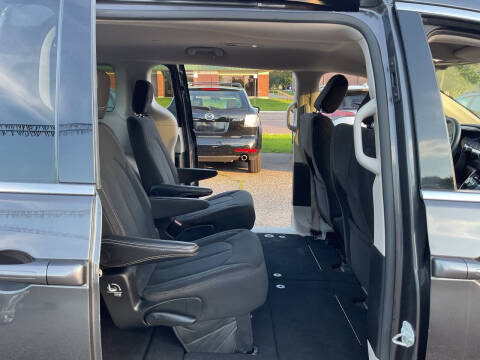 2021 Chrysler Voyager LX