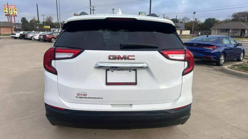 2022 GMC Terrain SLE photo 16