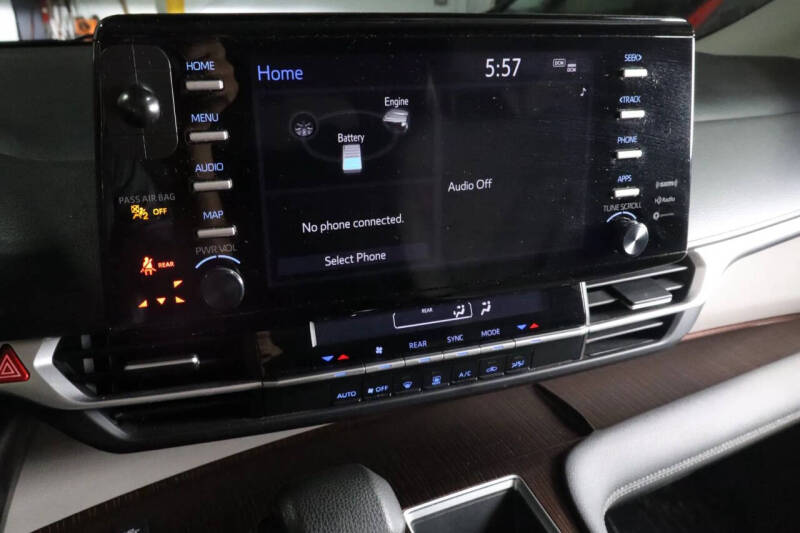 2021 Toyota Sienna LE 8-Passenger