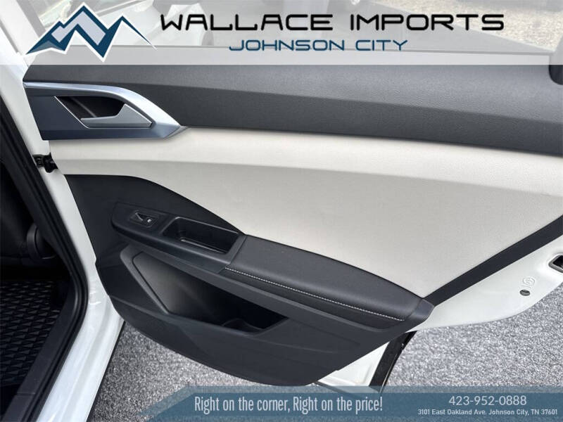 2025 Volkswagen Taos SE 4Motion