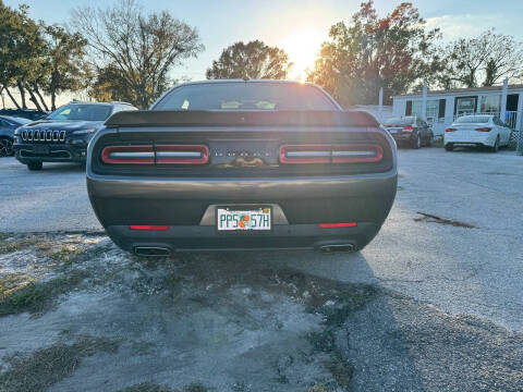 2017 Dodge Challenger SXT Plus