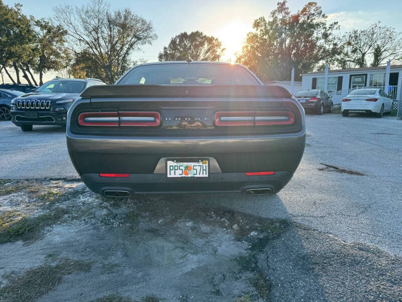 2017 Dodge Challenger SXT Plus