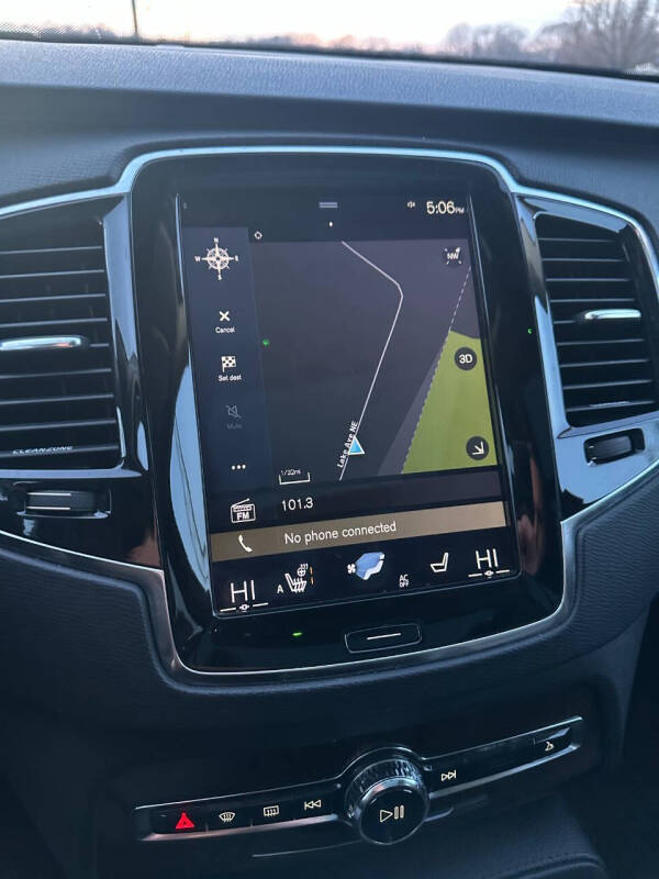 2016 Volvo XC90 T6 Momentum