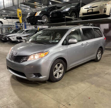 2014 Toyota Sienna LE 8-Passenger