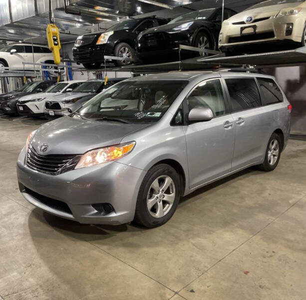 2014 Toyota Sienna LE 8-Passenger