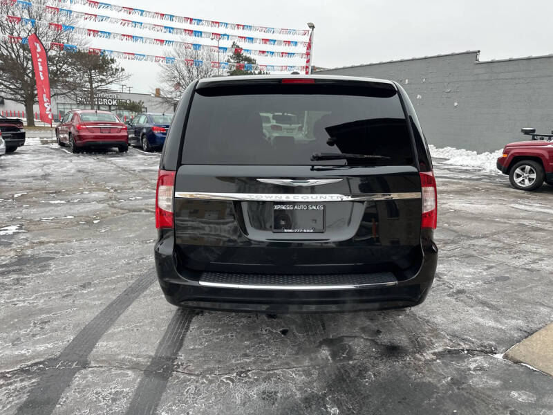 2014 Chrysler Town and Country Touring-L