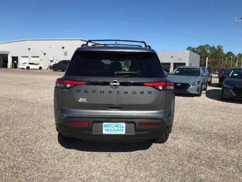 2025 Nissan Pathfinder SV