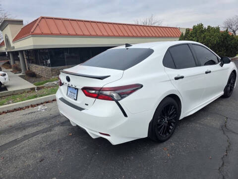 2022 Toyota Camry Hybrid SE
