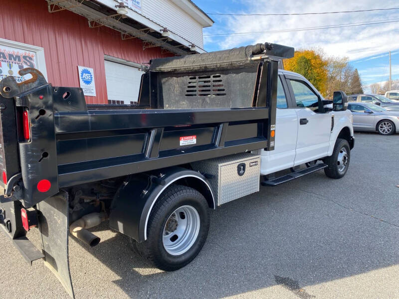 2020 Ford F-350 Super Duty Chassis Cab XL photo 2