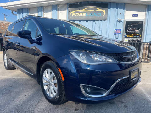 2017 Chrysler Pacifica Touring-L