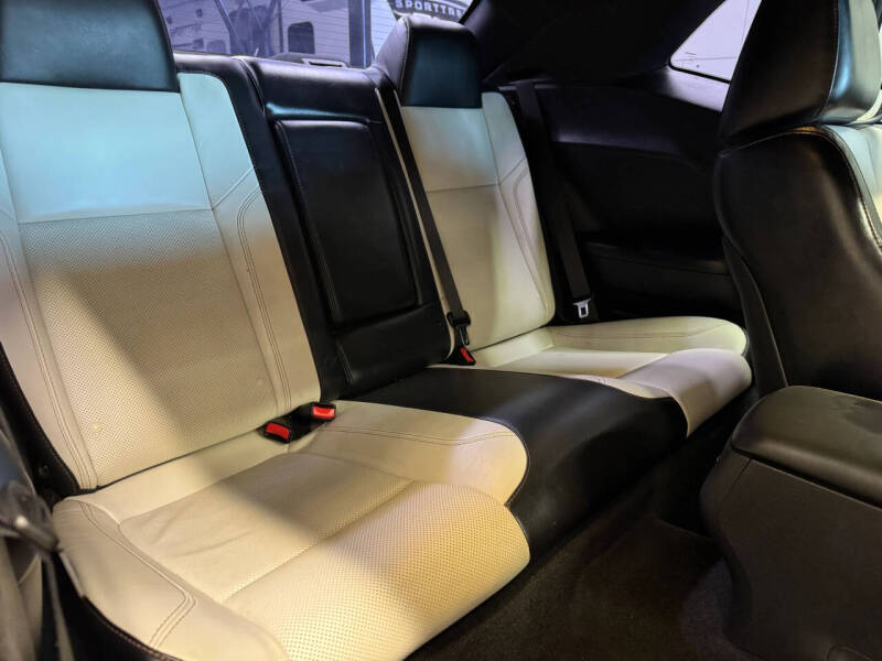 2015 Dodge Challenger SXT Plus