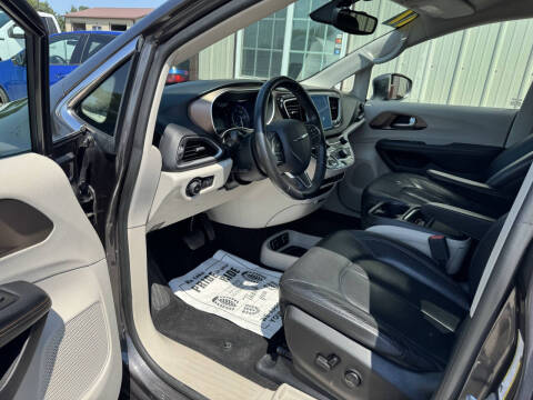 2017 Chrysler Pacifica Touring-L